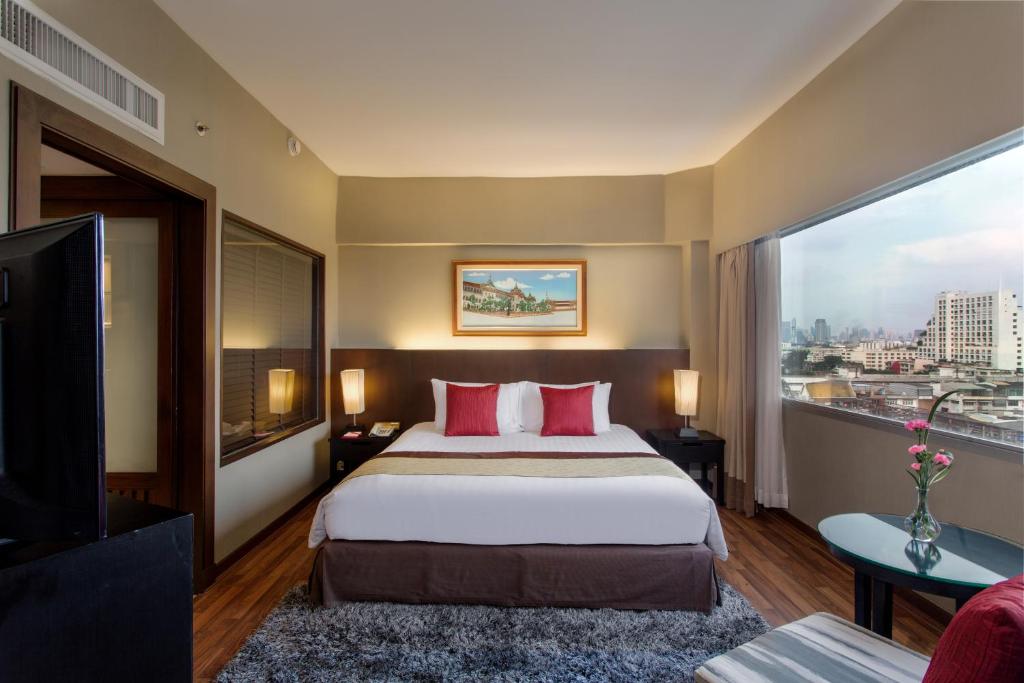 
King Suite with City View
