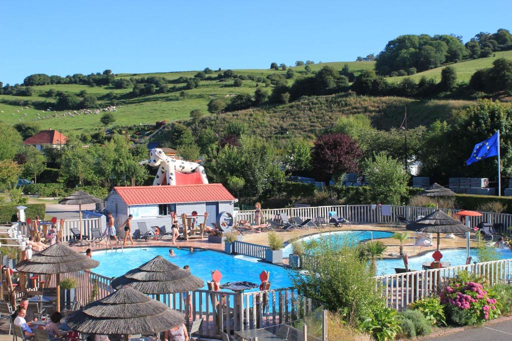 Bazén v ubytování Camping Le Marqueval nebo v jeho okolí