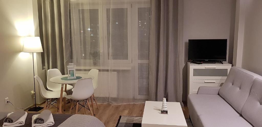Sleep4you Apartamenty Centrum - Studio Apartment With City View - Aleja Jana Pawła II 18