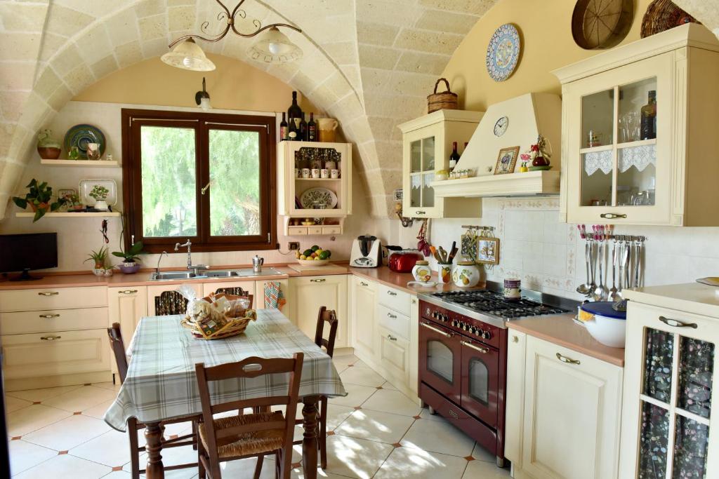 Kuchnia lub aneks kuchenny w obiekcie B&B Villa Anastasia Club