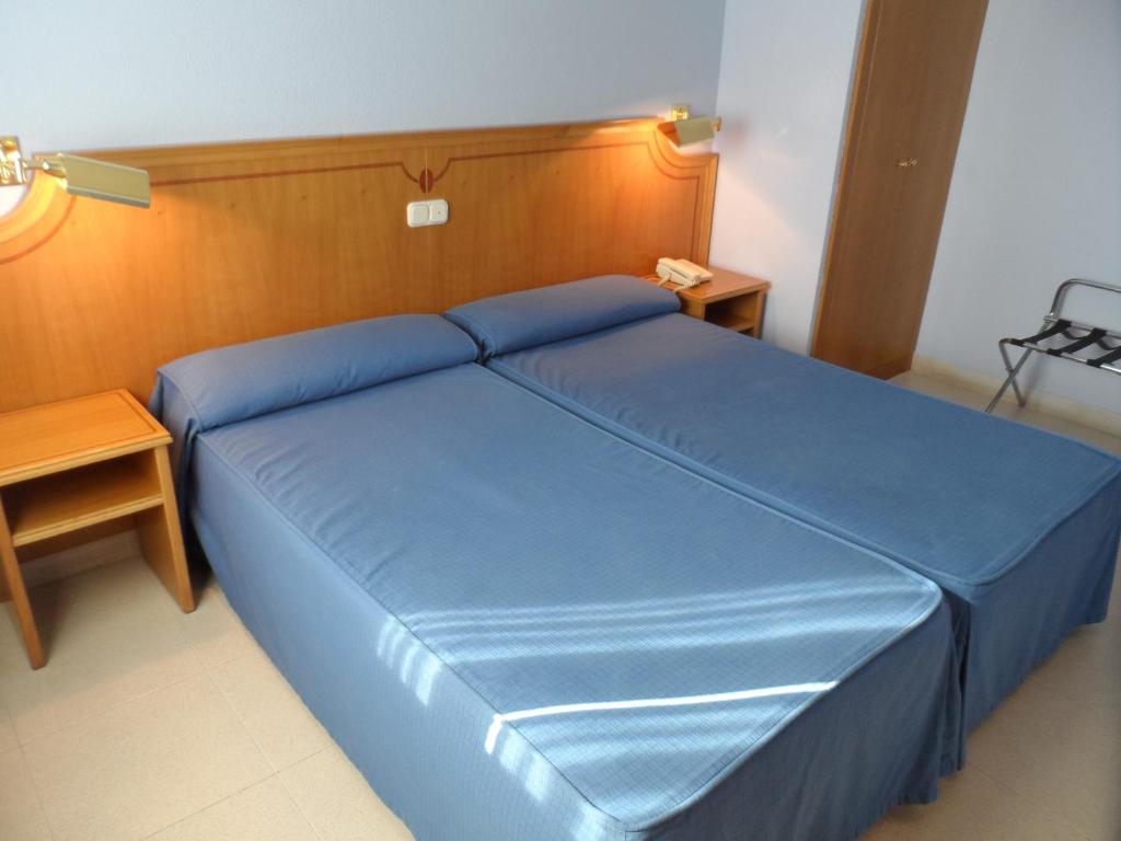 Кровать или кровати в номере Hotel Rey Arturo Burgos