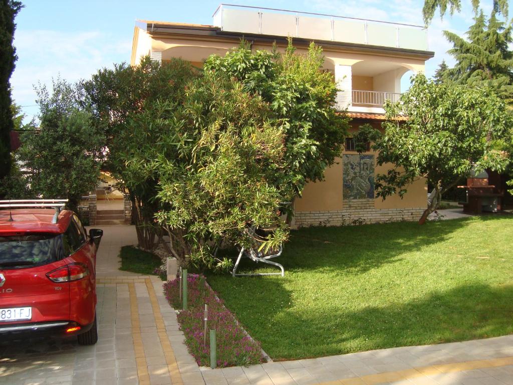 Ogród w obiekcie Kristijan Apartments