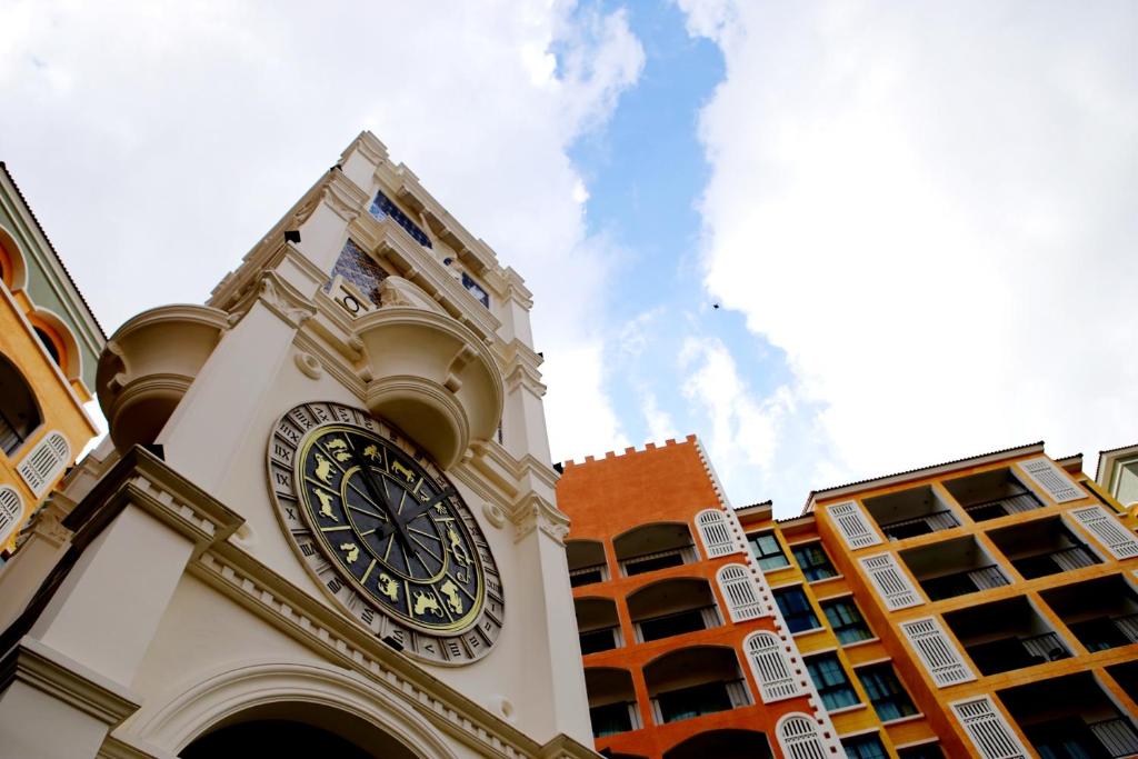 Venetian Poseidon Pool Hotel - Resim 27