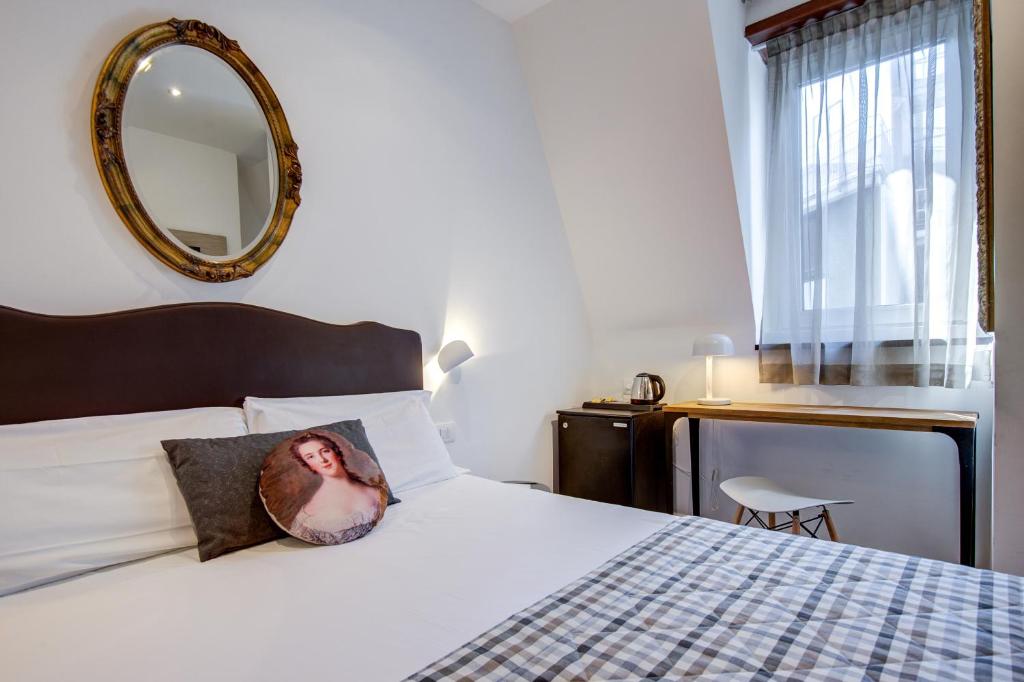 Postel nebo postele na pokoji v ubytování Hotel Bernina