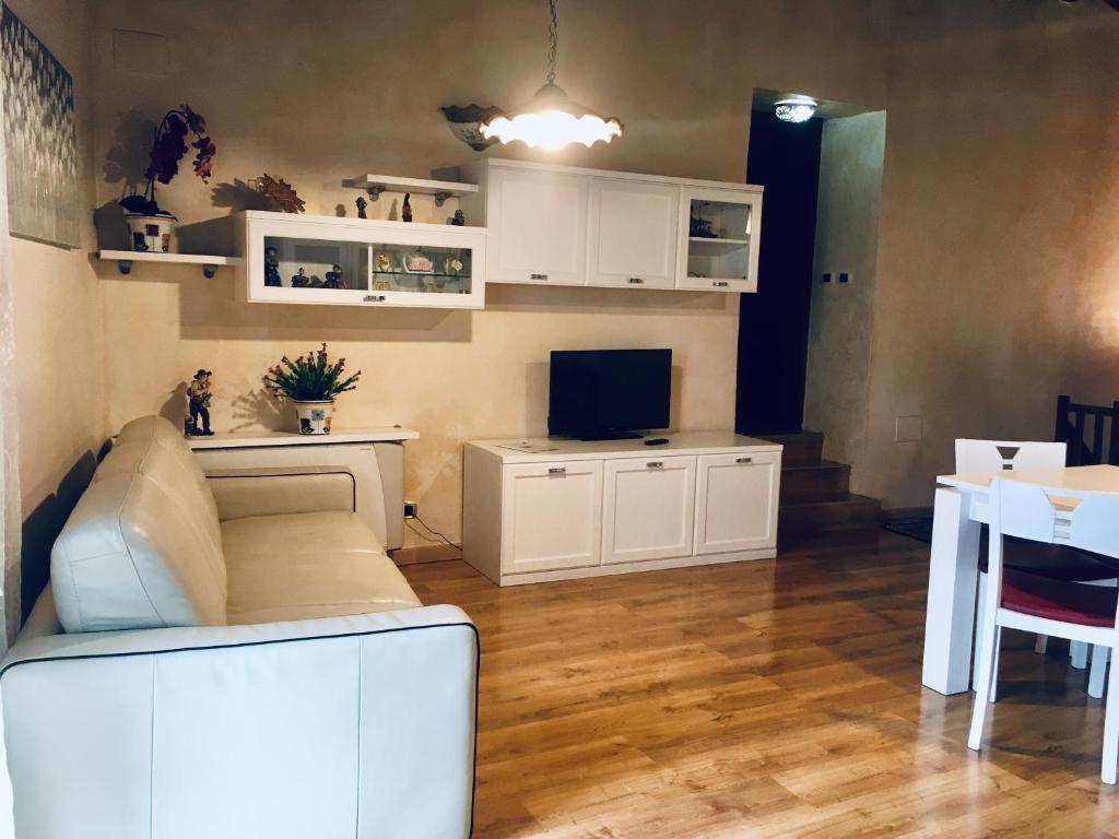 TV a/nebo společenská místnost v ubytování Locanda dell'Arcangelo