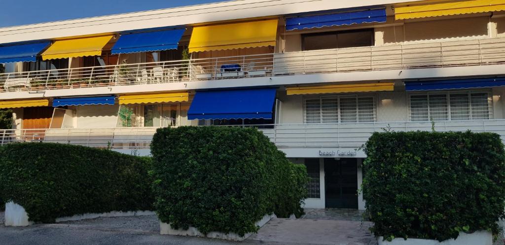 a building with a bunch of bushes in front of it at Palm beach Cannes Azur in Cannes