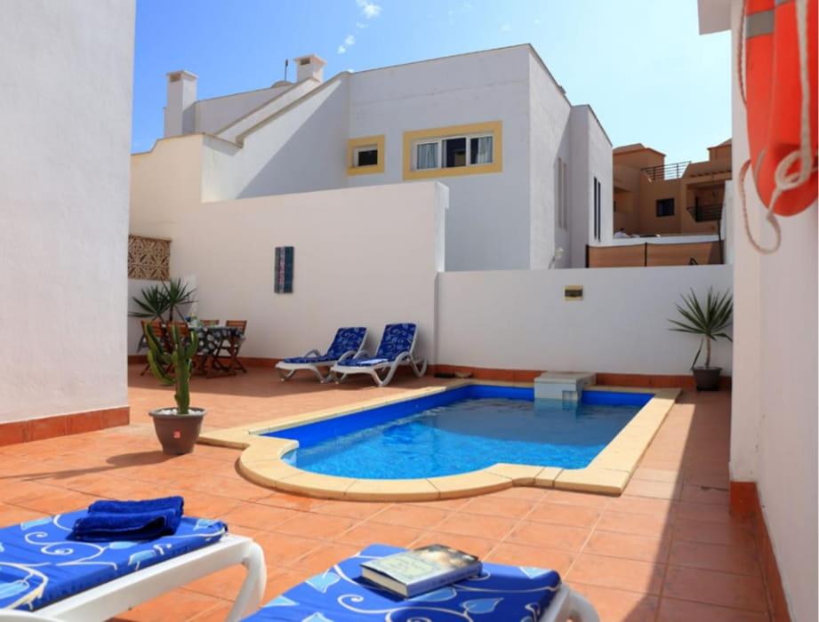 Bazén v ubytování Eureka ! Calle el Roque, urbanización la Caracola. Corralejo, Fuerteventura nebo v jeho okolí