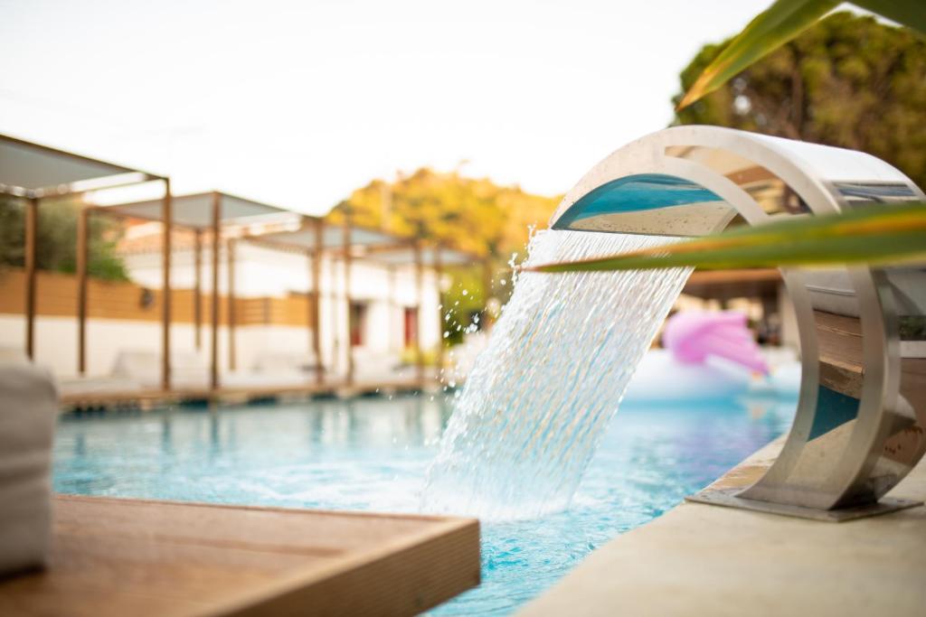 Bazén v ubytování Samian Mare Hotel, Suites & Spa nebo v jeho okolí