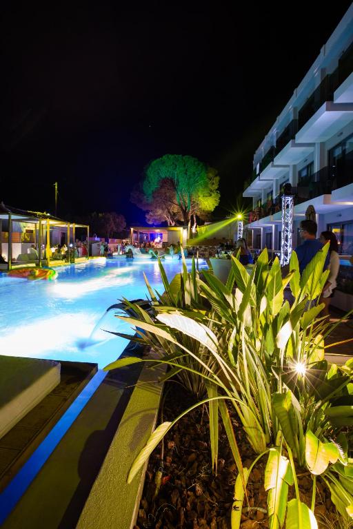 Bazén v ubytování Samian Mare Hotel, Suites & Spa nebo v jeho okolí