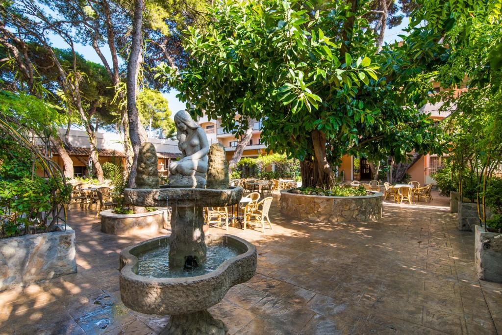 A garden outside Hotel Baviera