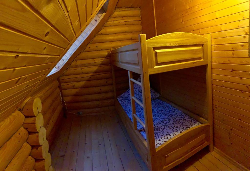 Palanda nebo palandy na pokoji v ubytování Рутенія