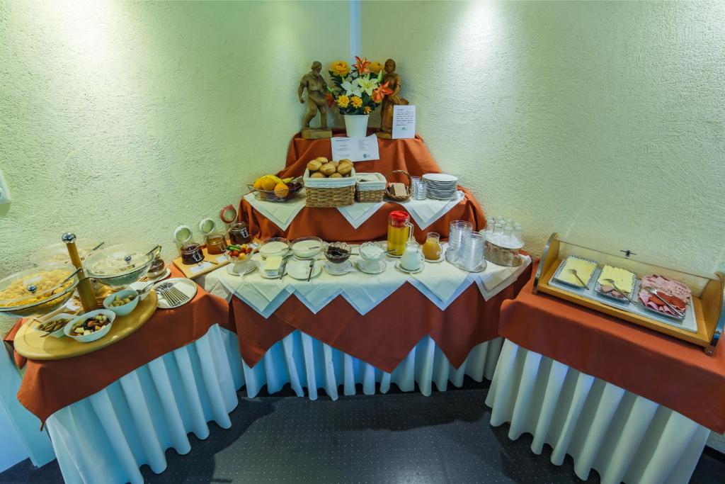 Jídlo v hotelu nebo okolí