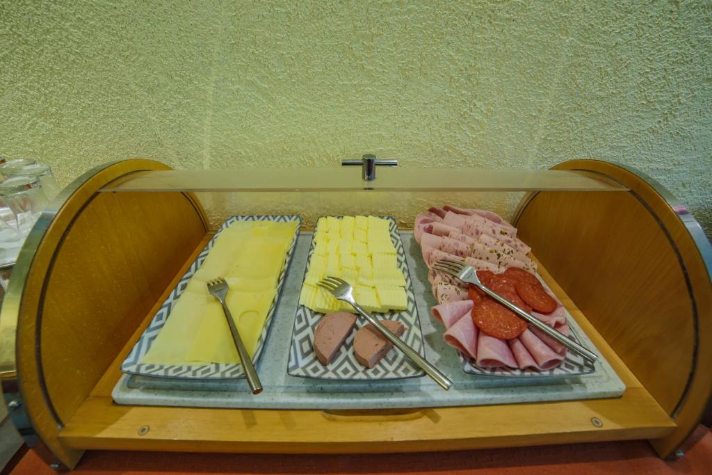 Jídlo v hotelu nebo okolí