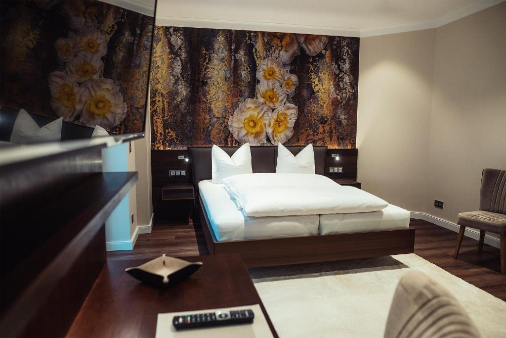 Postel nebo postele na pokoji v ubytování Hotel - Pension & Gaststätte "Alter König"