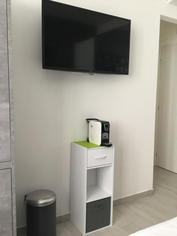 Televízia a/alebo spoločenská miestnosť v ubytovaní Warrest - Short Rent Apartments