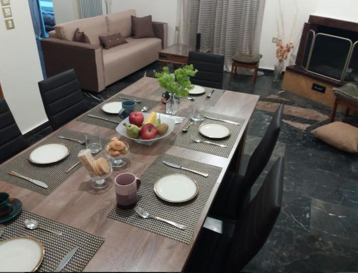 Kép Comfortable 4th fl flat ideal for up to 8 people szállásáról Pírgoszban a galériában