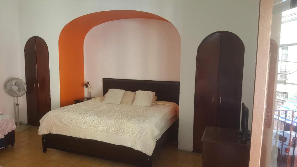 a bedroom with a bed with an archway in it at Suite Valentina in Puebla