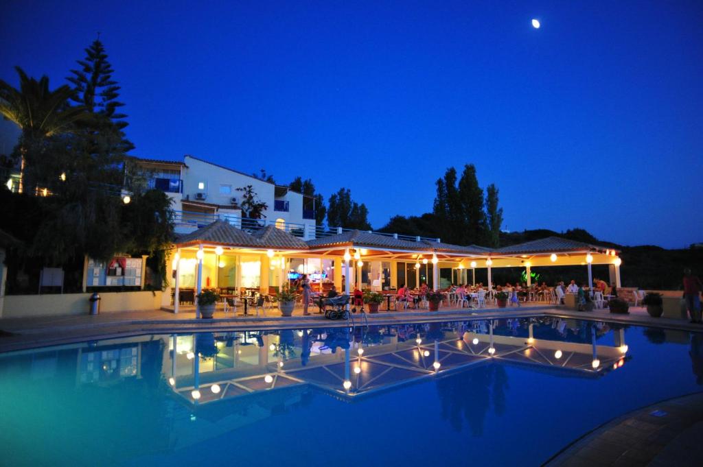 Bazén v ubytování Rethymno Mare Royal & Water Park nebo v jeho okolí
