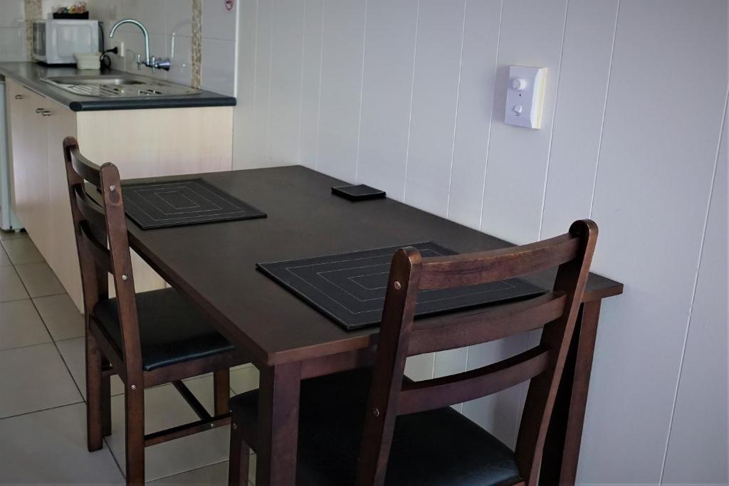 Kuchyň nebo kuchyňský kout v ubytování Pacific Palms Motor Inn