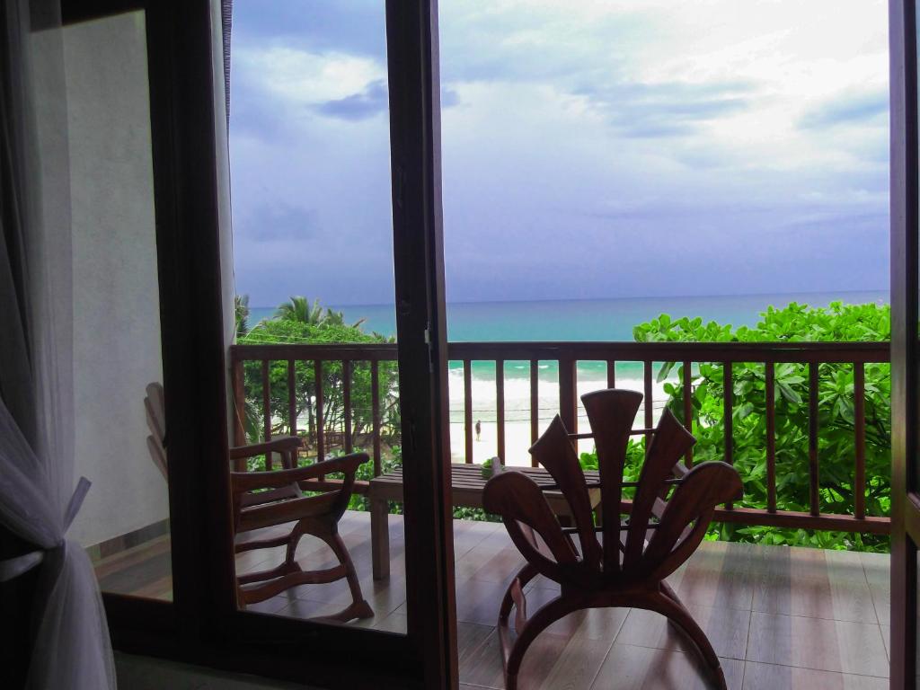 Balcony o terrace sa Flora and Fauna Mirissa