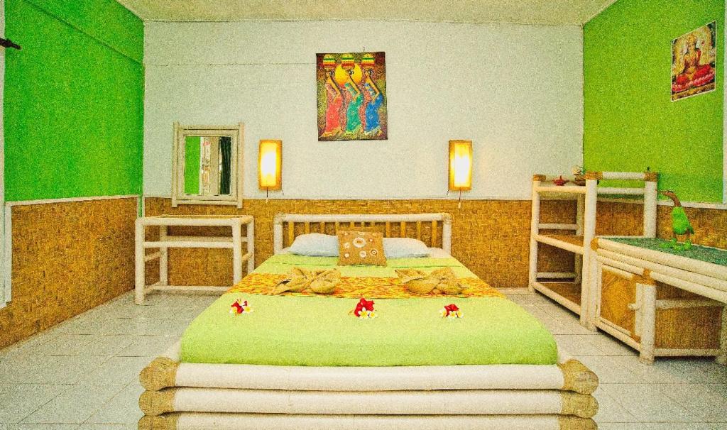 Postel nebo postele na pokoji v ubytování Rumah Kundun