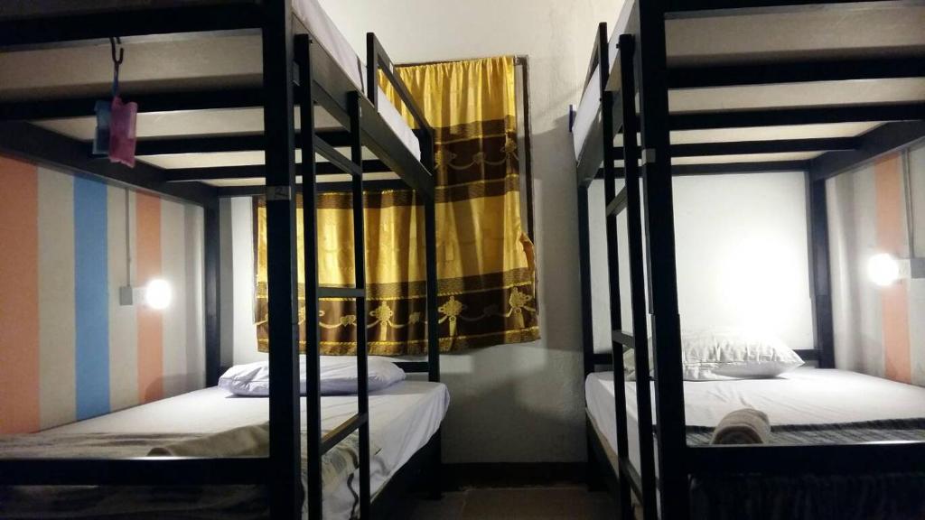 Adchara Mansion - Bunk Bed In Male Dormitory Room