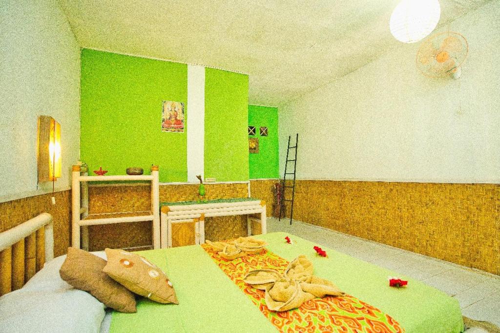 Postel nebo postele na pokoji v ubytování Rumah Kundun