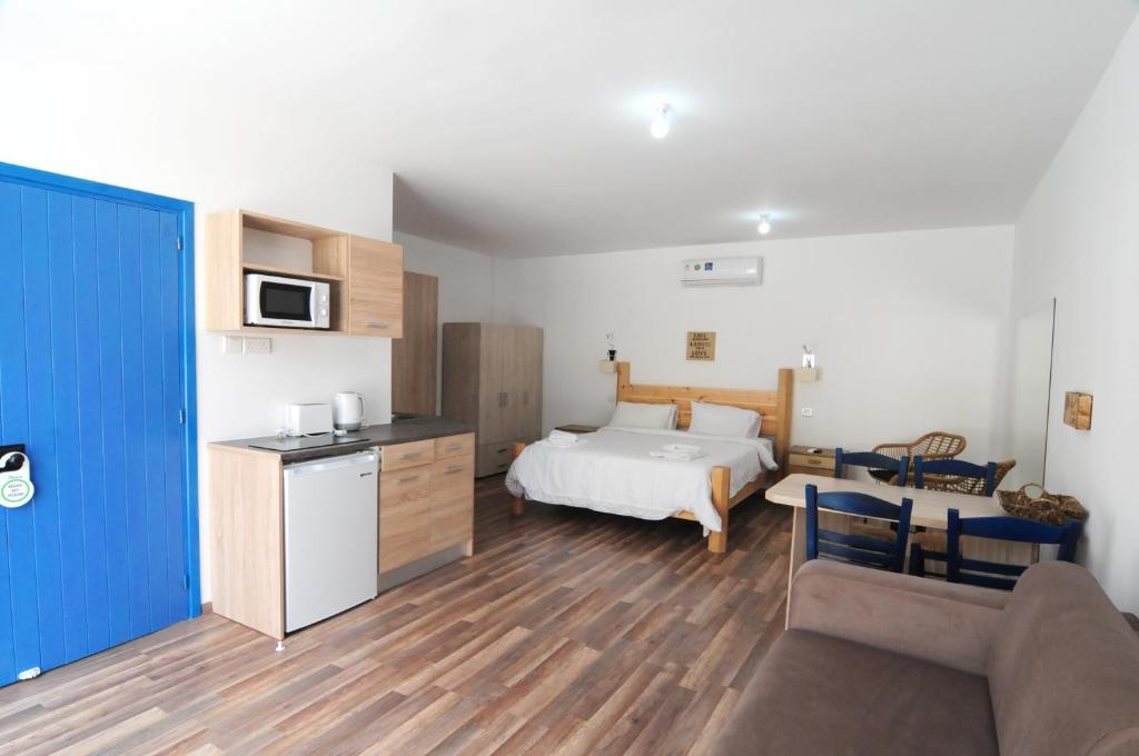 Lithos Studios - Deluxe Double Room (2 Adultos + 1 Niño)