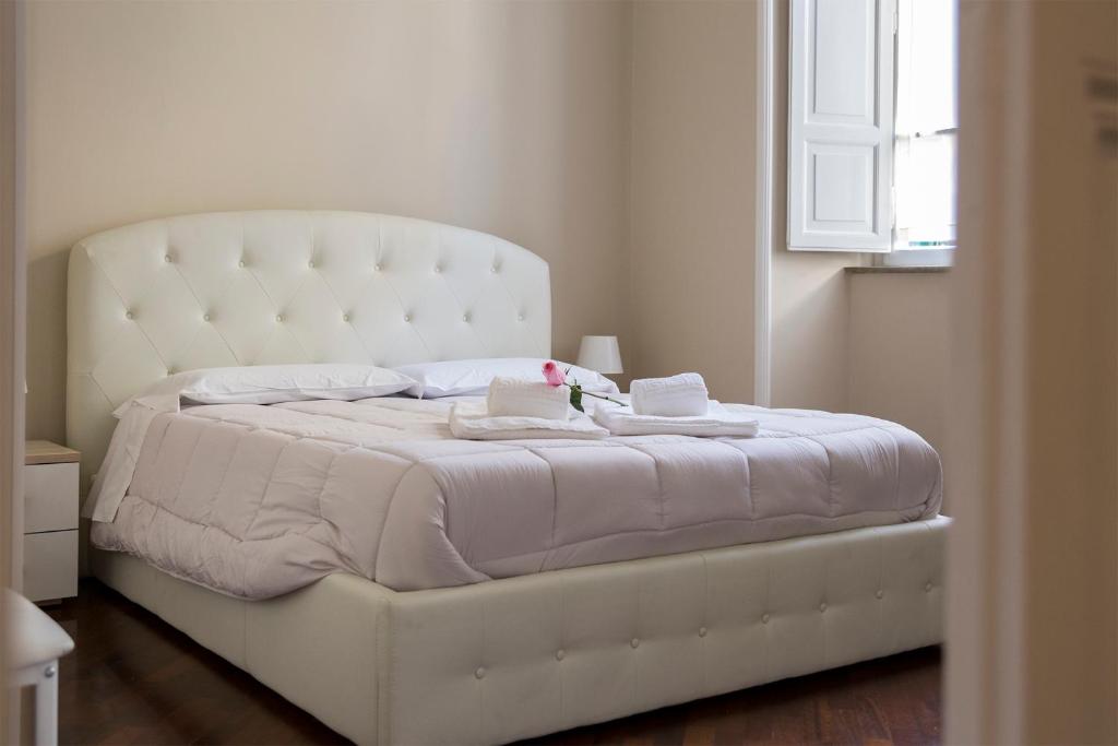 Un pat sau paturi într-o cameră la Marbel - Casa vacanze