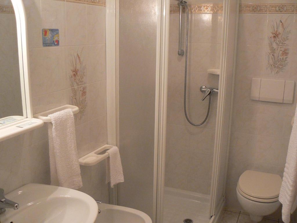 Koupelna v ubytování Hotel & Appartamenti Al Larice