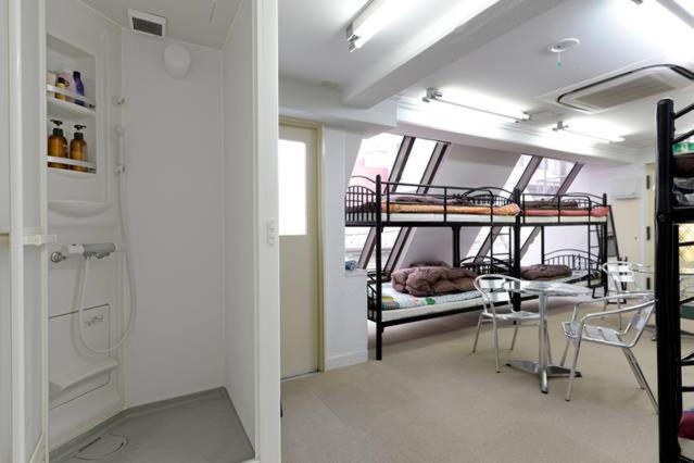 Η κουζίνα ή μικρή κουζίνα στο Yushima Okachimachi Hotel
