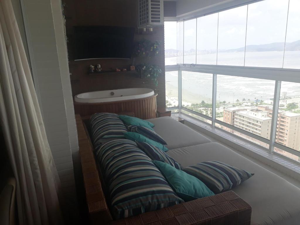  Amplo e Confortável Apartamento em Santos