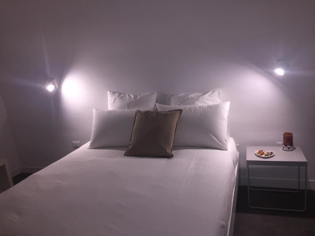Posteľ alebo postele v izbe v ubytovaní CosyHomeSuite Napoli