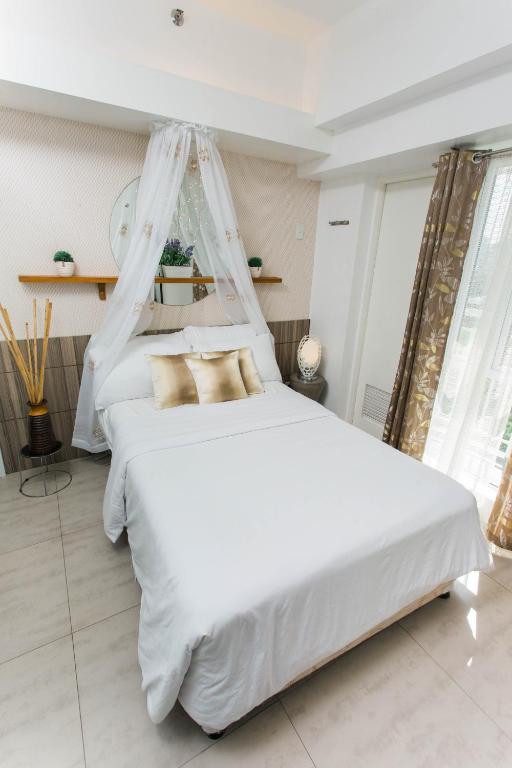 Cozy and Home Vacation Pad - Apartment With Balcony