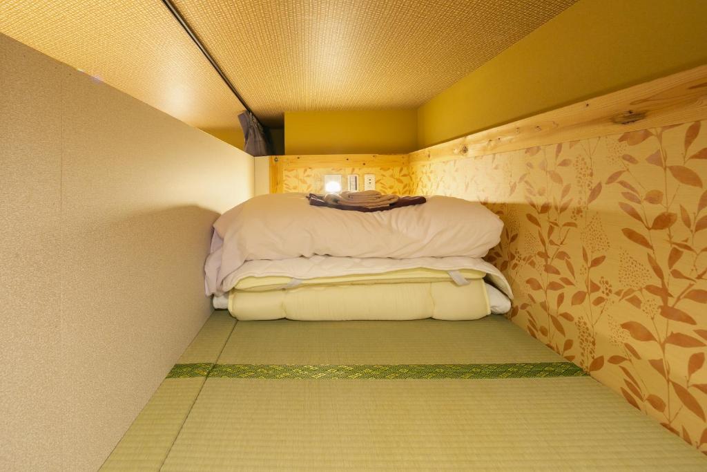 Postel nebo postele na pokoji v ubytování IKIDANE Cozy Hotel Haneda Airport