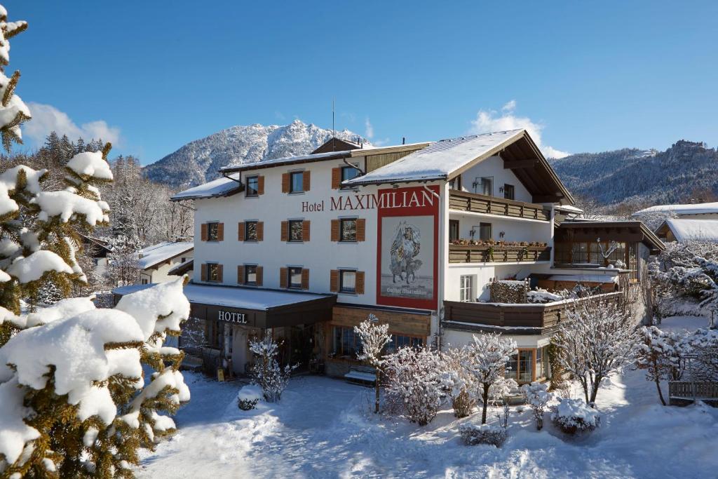 Nespecifikovaný výhled na hory nebo výhled na hory při pohledu z hotelu