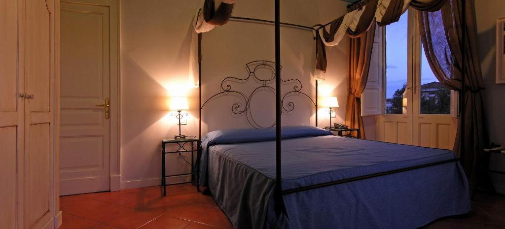 Postel nebo postele na pokoji v ubytování Etna Hotel