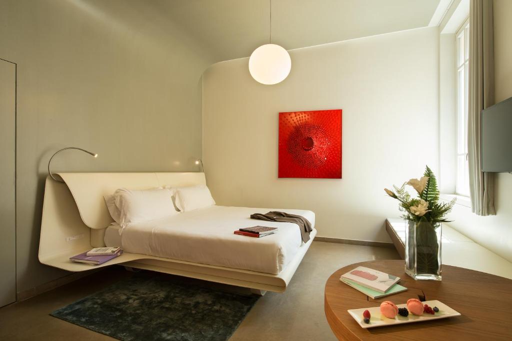 Postel nebo postele na pokoji v ubytování Palazzo Montemartini Rome, A Radisson Collection Hotel