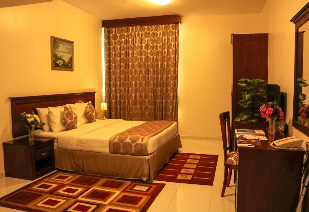 Postel nebo postele na pokoji v ubytování Al Maha Regency Hotel Suites - Managed by Aoudi Consultants