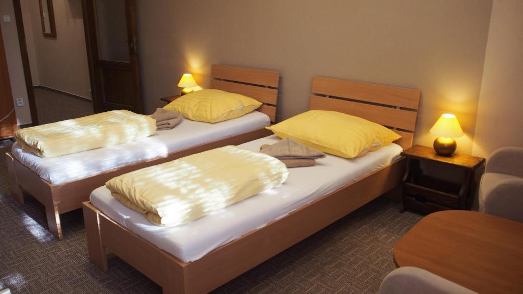 A bed or beds in a room at Hotel Slnecny Dvor