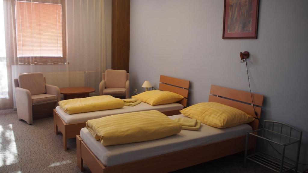 A bed or beds in a room at Hotel Slnecny Dvor