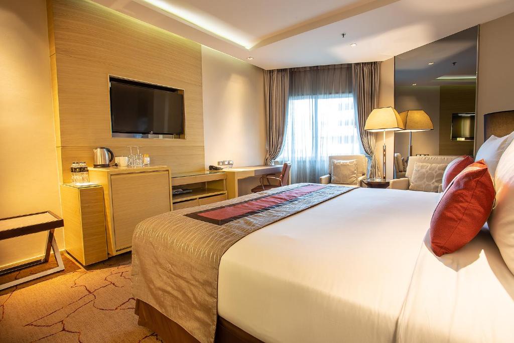 TV a/nebo společenská místnost v ubytování Graceland Bangkok by Grace Hotel - SHA Extra Plus