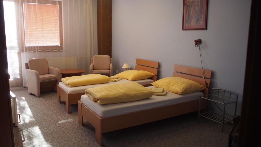 A bed or beds in a room at Hotel Slnecny Dvor