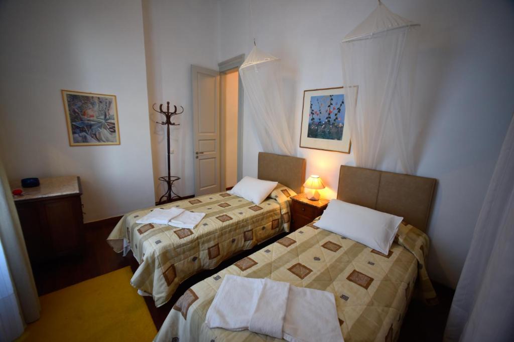 Postel nebo postele na pokoji v ubytování Molyvos Manor