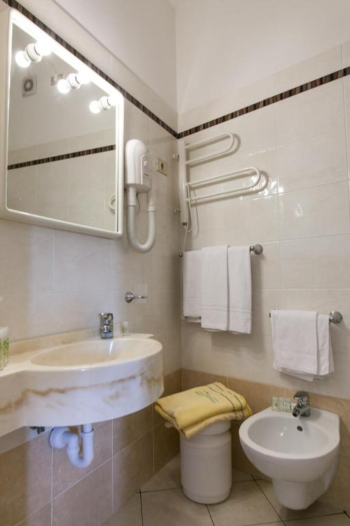 Koupelna v ubytování Hotel Zenith