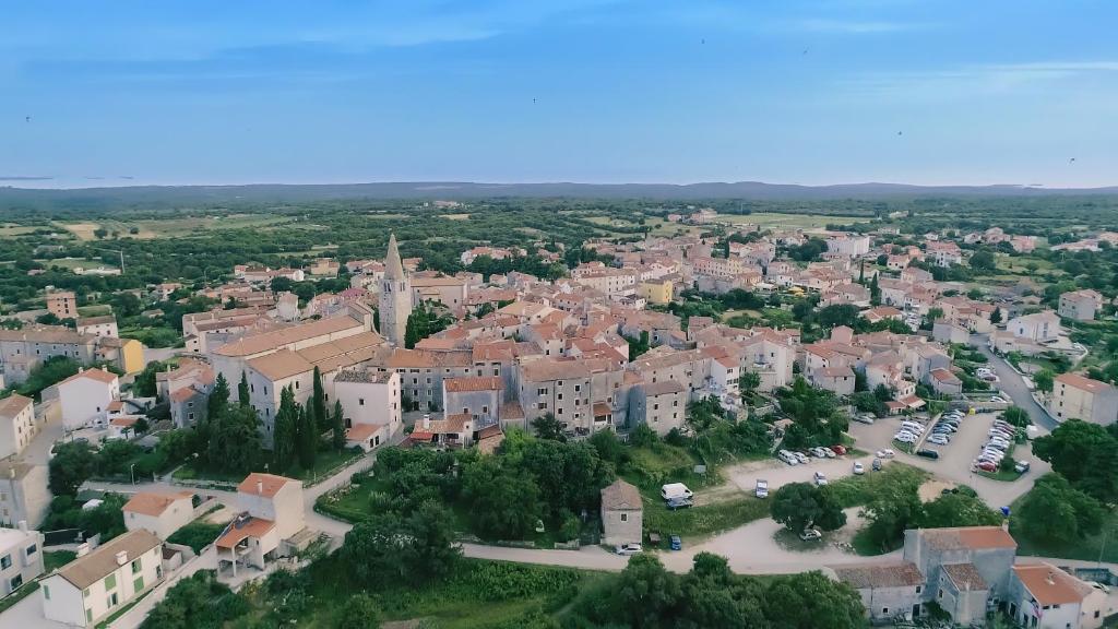 Výhľad na mesto Bale alebo výhľad na mesto priamo z vily
