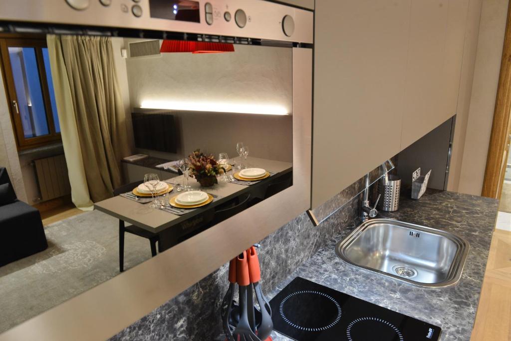 Le Reve Charmant Apartments - Via Sant'Orso,2 - 12