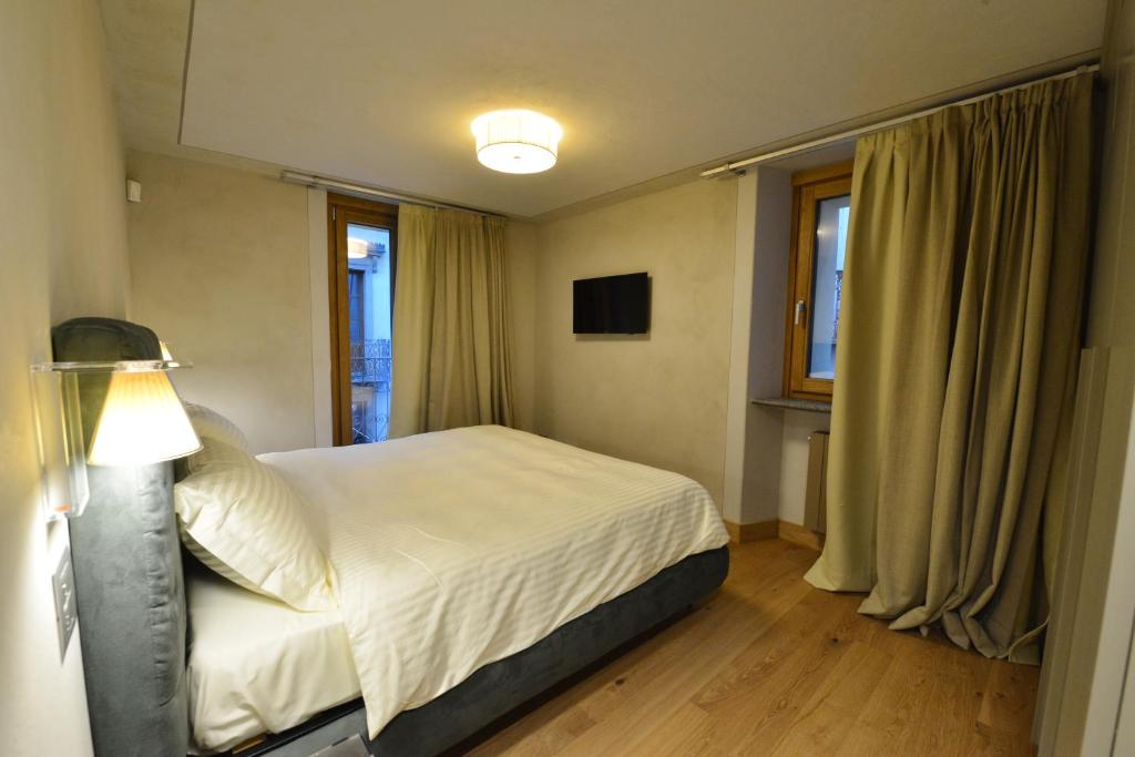 Le Reve Charmant Apartments - Via Sant'Orso,2 - 16