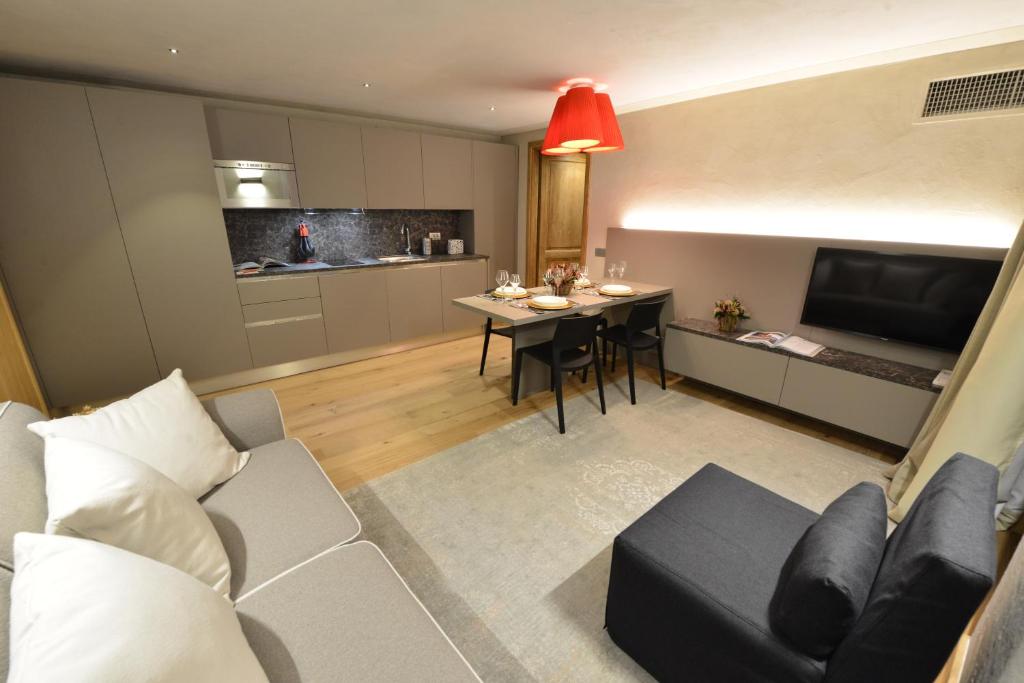 Le Reve Charmant Apartments - Via Sant'Orso,2 - 11