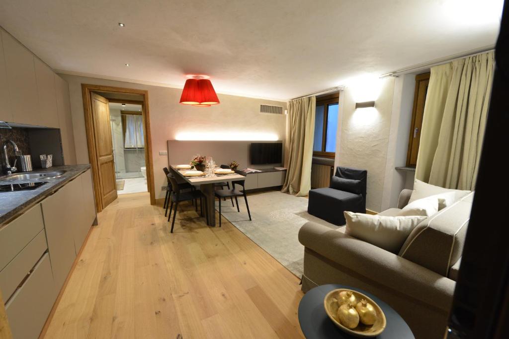 Le Reve Charmant Apartments - Via Sant'Orso,2 - 10